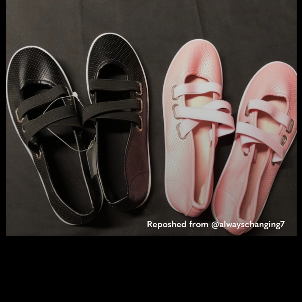 2 pair Women’s Shoes